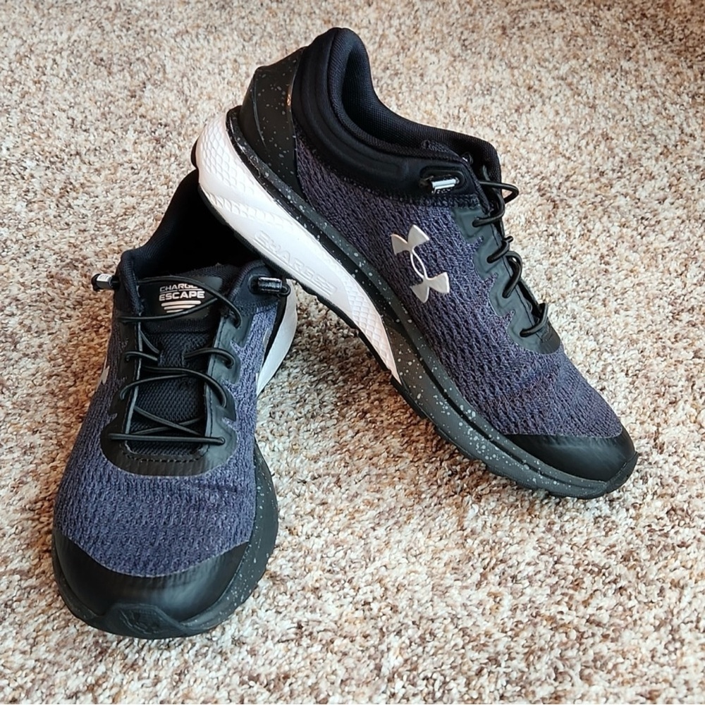 Under Armour Woman’s Black and White Sneakers